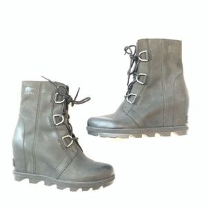 Sorel Joan of Arctic black women’s boots size 8.5